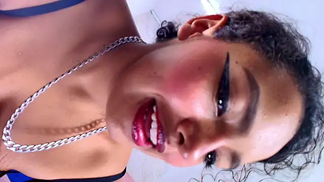 Snapshot of sofi_balvin chatting on February 24, 7:30 pm sofi balvin online show from February 24, 7:30 pm