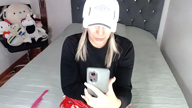 Chantal hott online show from February 11, 5:24 pm