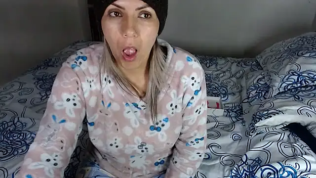 Chantal hott online show from April 19, 2:45 am