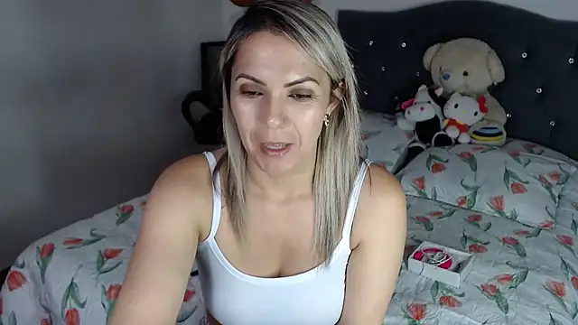 Chantal hott online show from March 11, 8:47 pm