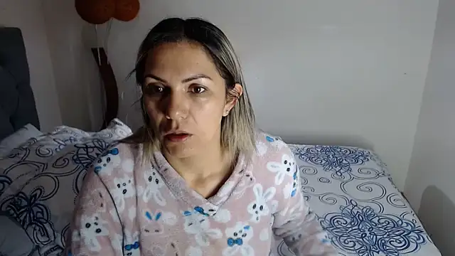 Snapshot of Chantal_hott chatting on June 9, 10:27 am Chantal hott online show from June 9, 10:27 am