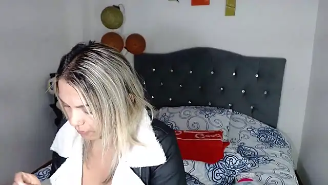 Chantal hott online show from February 22, 1:08 am