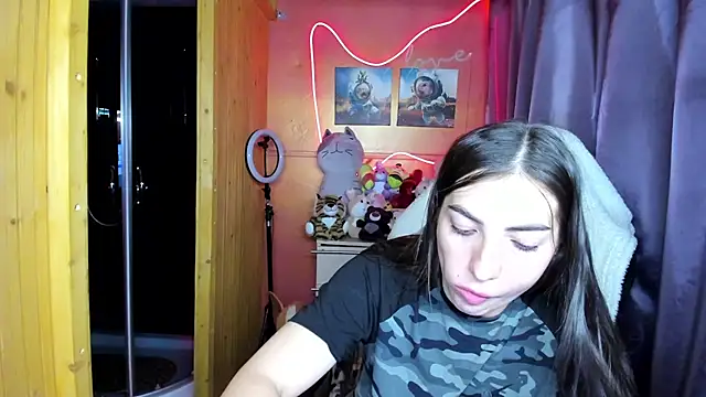 Snapshot of Fiery_Brunette_ chatting on July 16, 4:42 am Fiery Brunette online show from July 16, 4:42 am
