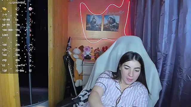 Fiery Brunette  online show from February 28, 4:43 am