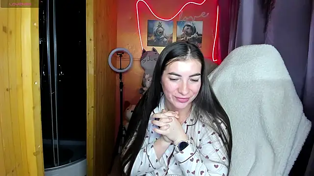 Fiery Brunette  online show from October 2, 4:16 am