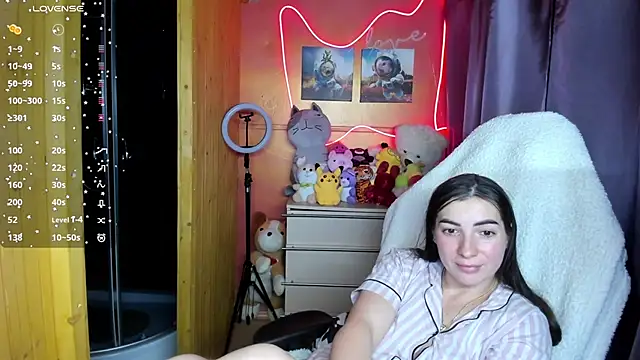 Fiery Brunette  online show from October 7, 3:24 pm