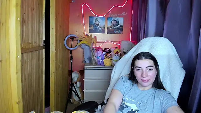 Fiery Brunette  online show from November 29, 6:30 pm