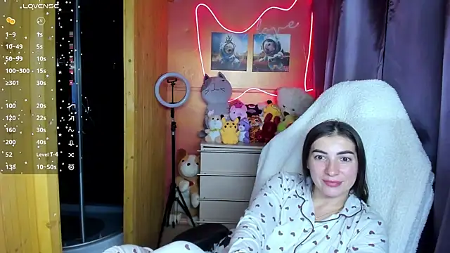 Fiery Brunette  online show from November 7, 8:08 am