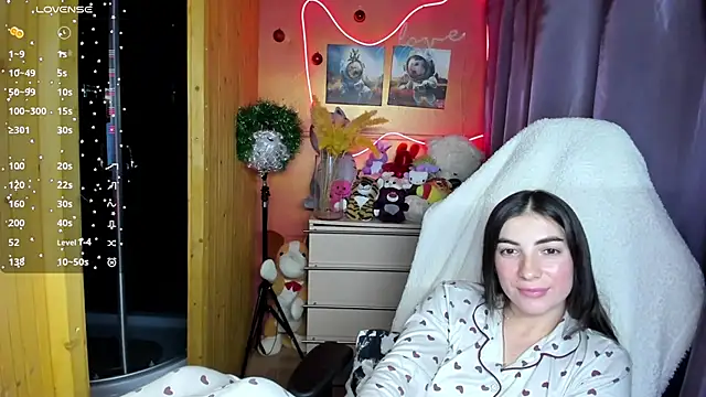 Snapshot of Fiery_Brunette_ chatting on December 21, 6:42 pm Fiery Brunette online show from December 21, 6:42 pm