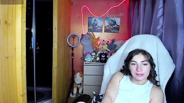 Fiery Brunette  online show from May 23, 4:33 am