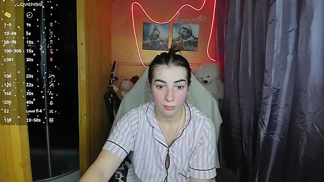 Fiery Brunette  online show from February 28, 11:25 am