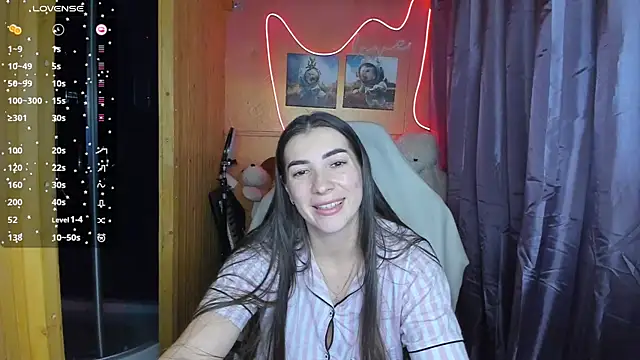 Fiery Brunette  online show from February 28, 2:31 pm