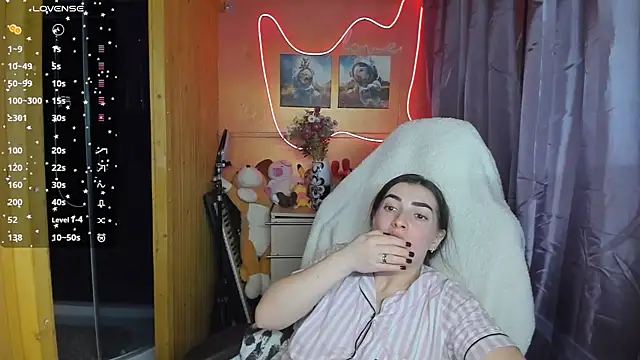 Fiery Brunette  online show from March 20, 10:32 am