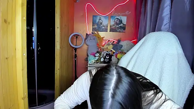 Fiery Brunette  online show from May 17, 7:19 am