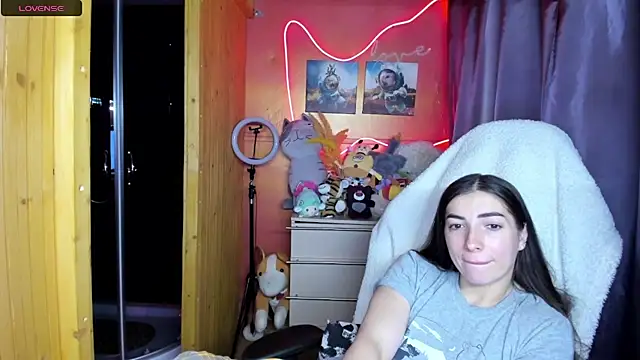 Fiery Brunette  online show from May 27, 9:27 am