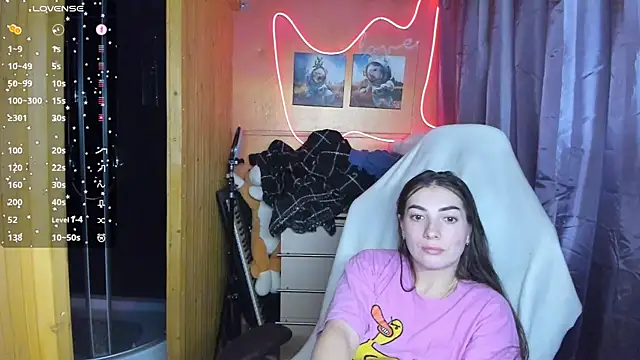 Fiery Brunette  online show from March 4, 2:42 pm