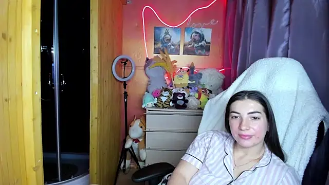 Fiery Brunette  online show from March 24, 11:32 am