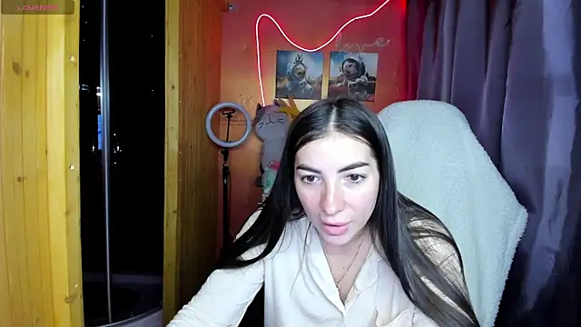 Fiery Brunette  online show from May 18, 6:29 am