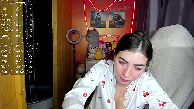 Fiery Brunette  online show from September 29, 5:47 am