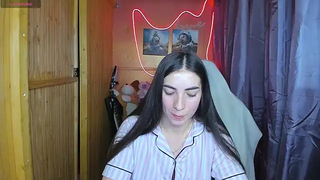 Fiery Brunette  online show from February 20, 6:50 am