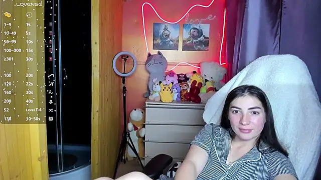 Fiery Brunette  online show from November 5, 12:52 pm