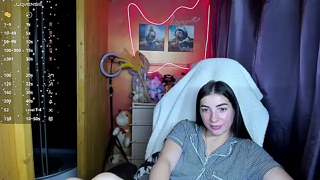 Fiery Brunette  online show from November 19, 6:30 pm