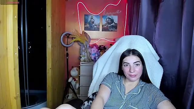 Fiery Brunette  online show from November 29, 6:13 am