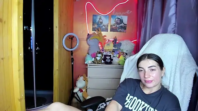 Snapshot of Fiery_Brunette_ chatting on June 18, 12:32 pm Fiery Brunette online show from June 18, 12:32 pm