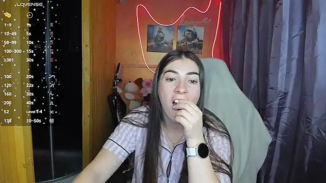 Fiery Brunette  online show from February 27, 5:07 am