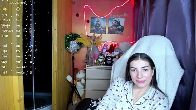 Snapshot of Fiery_Brunette_ chatting on January 11, 7:10 pm Fiery Brunette online show from January 11, 7:10 pm