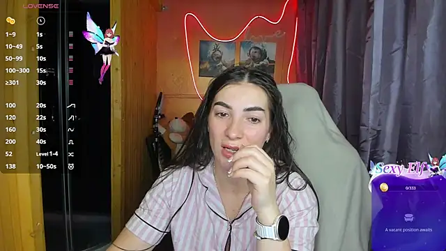 Fiery Brunette  online show from February 17, 6:31 am