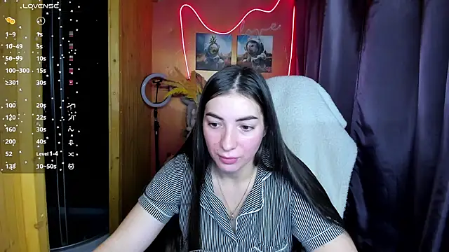 Fiery Brunette  online show from November 17, 9:46 am