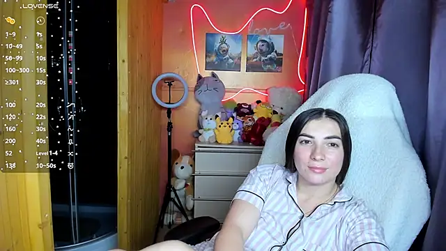 Fiery Brunette  online show from September 14, 5:13 pm