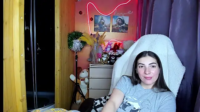 Snapshot of Fiery_Brunette_ chatting on January 12, 10:00 am Fiery Brunette online show from January 12, 10:00 am