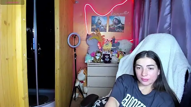 Fiery Brunette  online show from April 4, 12:01 pm