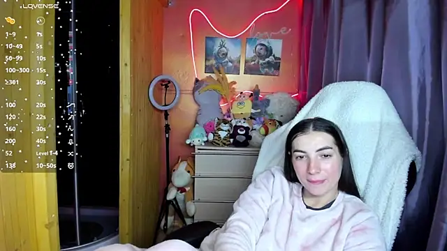 Fiery Brunette  online show from March 12, 4:44 pm