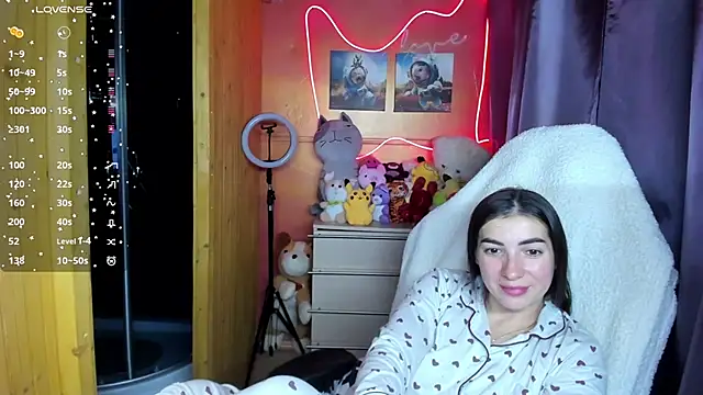 Fiery Brunette  online show from October 10, 5:52 am