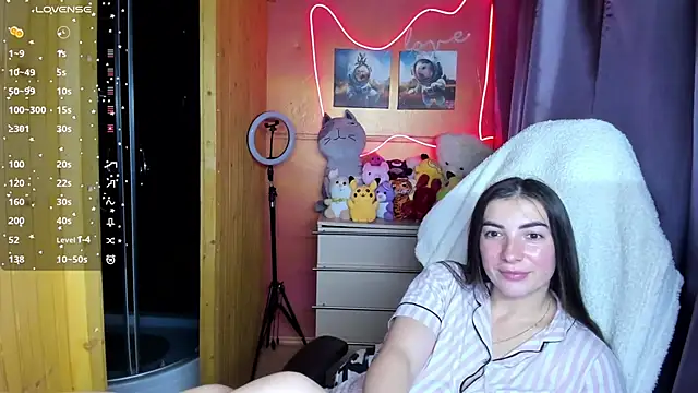 Fiery Brunette  online show from November 24, 2:17 pm