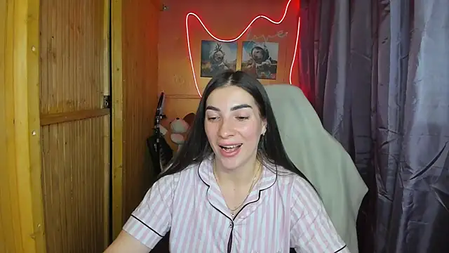 Fiery Brunette  online show from February 18, 9:43 am