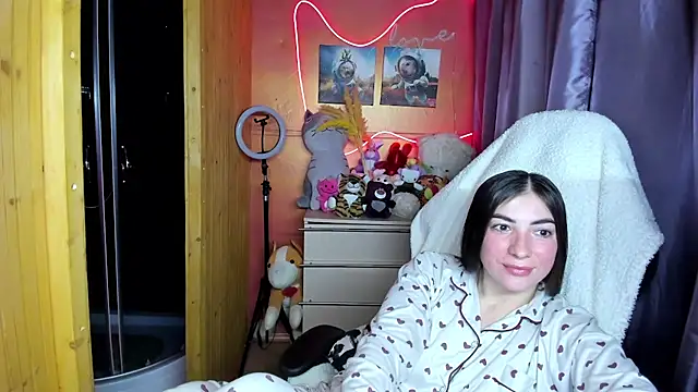 Snapshot of Fiery_Brunette_ chatting on January 18, 7:45 am Fiery Brunette online show from January 18, 7:45 am