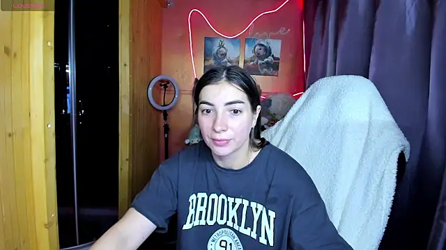 Fiery Brunette  online show from March 11, 2:05 am