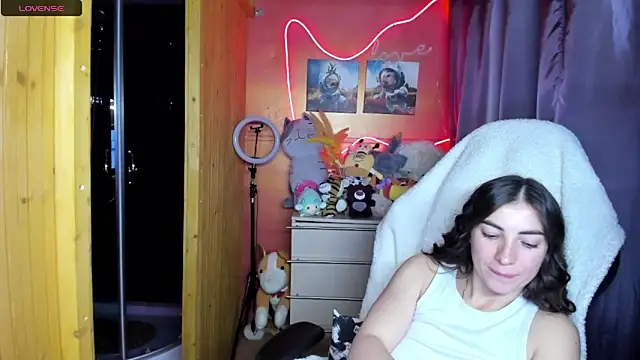 Fiery Brunette  online show from May 24, 4:45 am