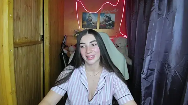 Fiery Brunette  online show from February 9, 10:31 am