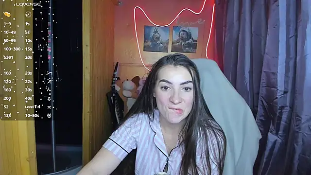 Fiery Brunette  online show from March 3, 11:44 am