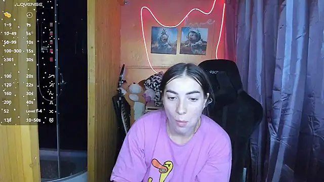 Fiery Brunette  online show from March 6, 9:25 am