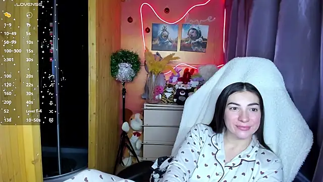 Snapshot of Fiery_Brunette_ chatting on December 22, 1:55 pm Fiery Brunette online show from December 22, 1:55 pm