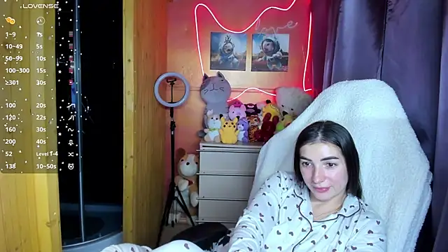 Fiery Brunette  online show from October 8, 5:46 pm