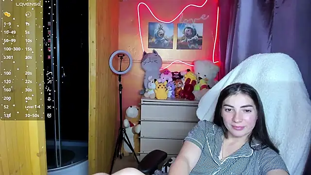 Fiery Brunette  online show from October 13, 5:47 pm