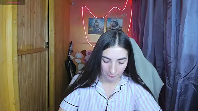 Fiery Brunette  online show from February 18, 12:49 pm