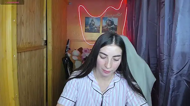 Fiery Brunette  online show from February 18, 3:52 pm